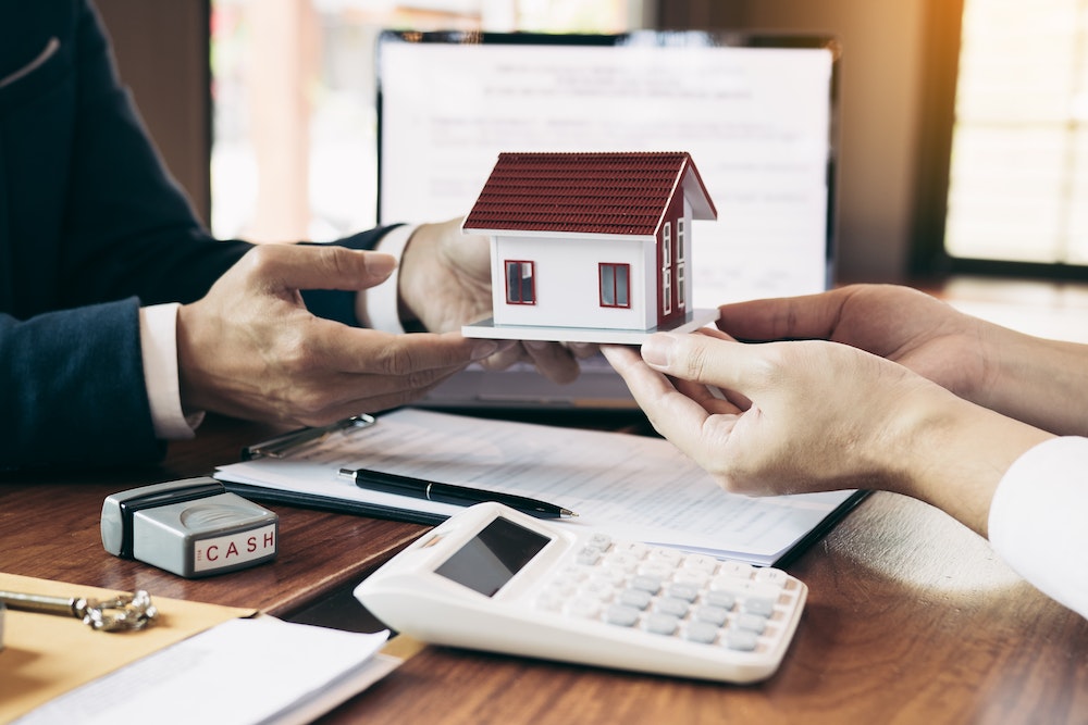Agence immobilière à frais fixe ou agence classique : quelle est la meilleure option ?