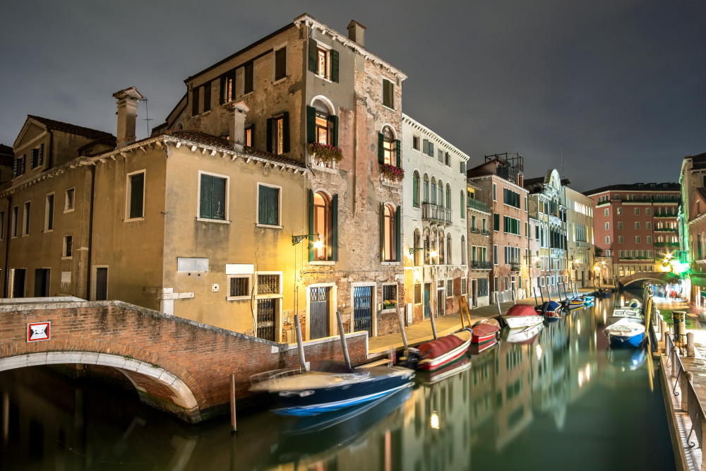 Les maisons flottantes: une alternative séduisante et écologique pour le logement