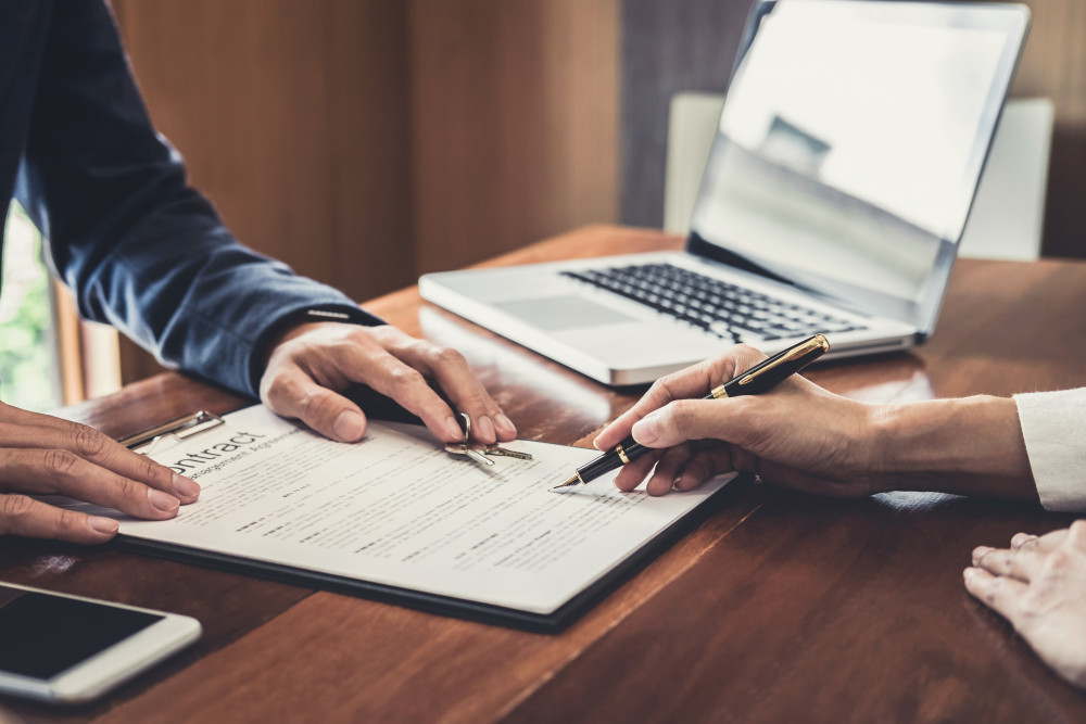 Contrat de location : guide complet pour rédiger, utiliser un modèle et résilier un bail